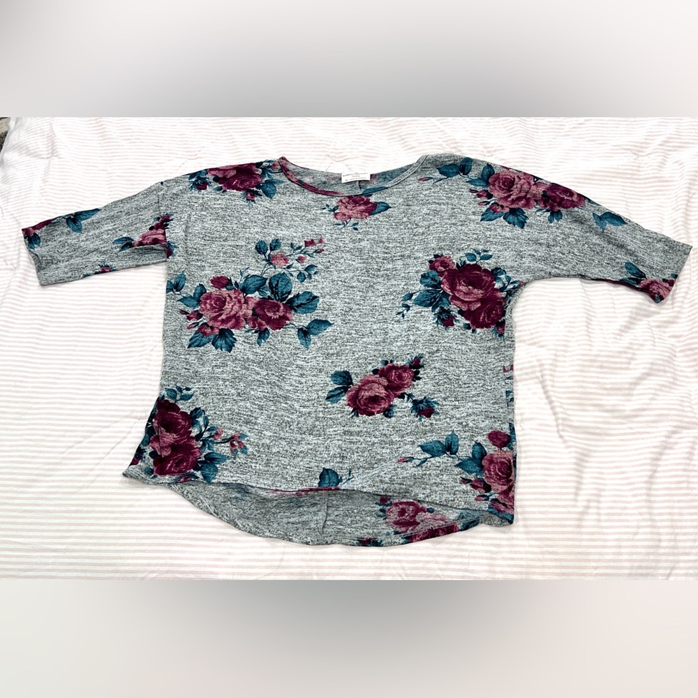 Bobbie Brooks Gray and Pink 3/4 Sleeve Sweater with Rose Floral Design